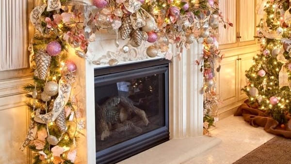 Come decorare il camino per Natale? Idee e decorazioni "fai da te